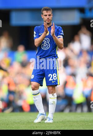 22. Mai 2022 - Chelsea gegen Watford - Premier League - Stamford Bridge Cesar Azpilicueta applaudiert den Chelsea-Fans nach dem Premier League-Spiel in Stamford Bridge. Bildnachweis : © Mark Pain / Alamy Live News Stockfoto