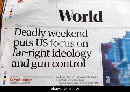 „Das tödliche Wochenende setzt den Fokus der USA auf rechtsextreme Ideologie und Waffenkontrolle“, titelt die Zeitung Guardian mit US Buffalo NY, einem Angriffsschnitt 17. Mai 2022 London, Großbritannien Stockfoto