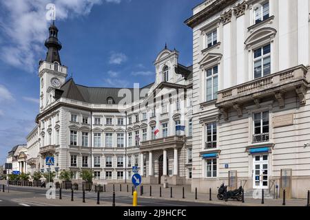 WARSCHAU, POLEN - 17. MAI 2022: Außenansicht des Brokerage House of Bank Handlowy auf Senatorska Stockfoto