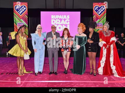 Shea Couleé, die Vivienne, RuPaul Charles, Trinity the Tuck, Jinkx Monsoon, Monet X Change und Raja während der Rupaul DragCon 2022, Tag 1, auf der statt Stockfoto