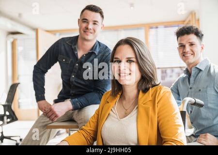 Porträt von zuversichtlich Business-Team im Büro Stockfoto