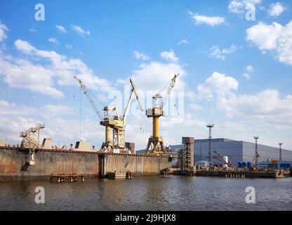 Werft in Stettin vom Wasser aus gesehen, Polen. Stockfoto