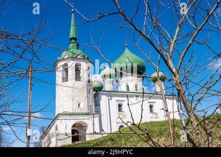 Staraya Ladoga, Russland - 02. Mai 2022. Kirche des Hl. Johannes des Täufers Geburt auf dem Berg Malysheva in Staraya Ladoga.Russland. Stockfoto