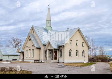 OLONEZ, RUSSLAND - 09. Mai 2022: Ansicht der Evangelisch-Lutherischen Kirche von Ingrian. Es wurde 1996-1999 nach dem Projekt eines finnischen archites erbaut Stockfoto