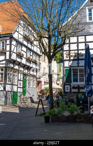 Die Altstadt von Hattingen, Fachwerkhäuser in der Emschestraße, NRW, Deutschland, Stockfoto