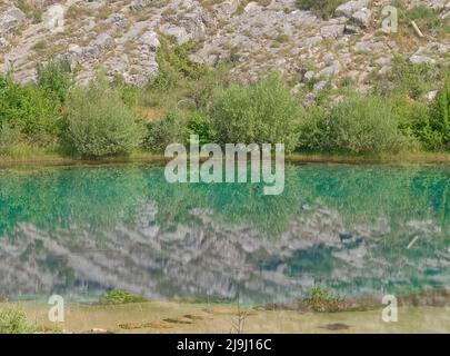 Quelle des Flusses Cetina bei Sinj in Kroatien Stockfoto