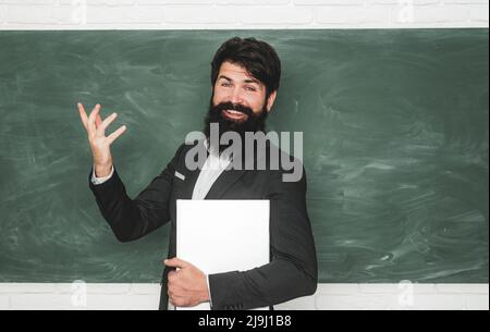 Der Lehrer ist ein erfahrener Anführer. Gute Tutoren sind oft Kommunikationsmeister. Nachhilfe. Schulkonzept. Wissenstag. High School Konzept Kopierer Platz. Stockfoto