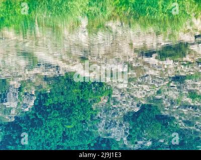 Quelle des Flusses Cetina bei Sinj in Kroatien Stockfoto