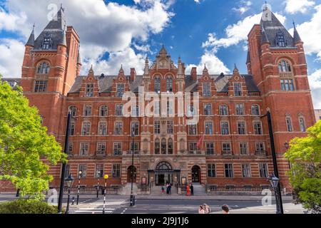 London, England - 12. Mai 2022: Royal College of Music an einem sonnigen Tag an der Prince Cosort Road Stockfoto
