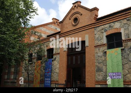 Fassade des Fiocruz Museum of Life in der Oswaldo Cruz Foundation. Wissenschaftliche Einrichtung für Forschung und Entwicklung in den Biowissenschaften Stockfoto