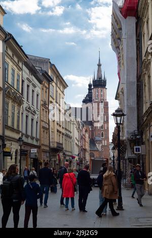 Krakau, Polen - farbenfrohe Straßen der Altstadt - 29.04.2022. Mittelalterliche europäische Architektur. Stockfoto