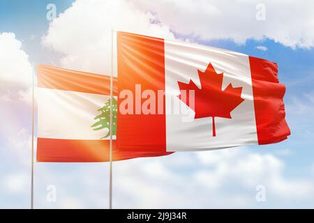 Sonniger blauer Himmel und Flaggen von kanada und dem libanon Stockfoto