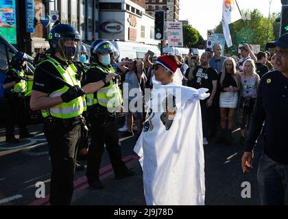 Die Stimmung ist am Ende des Anti-Blocking- und Anti-Impfstoffprotesten von „Unite for Freedom“ vor Shepards Bush aufgefallen. Featuring: Atmosphere where: London, United Kingdom Wann: 29 May 2021 Credit: Mario Mitsis/WENN Stockfoto