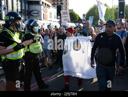 Die Stimmung ist am Ende des Anti-Blocking- und Anti-Impfstoffprotesten von „Unite for Freedom“ vor Shepards Bush aufgefallen. Featuring: Atmosphere where: London, United Kingdom Wann: 29 May 2021 Credit: Mario Mitsis/WENN Stockfoto