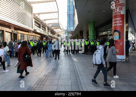 Die Stimmung ist am Ende des Anti-Blocking- und Anti-Impfstoffprotesten von „Unite for Freedom“ vor Shepards Bush aufgefallen. Featuring: Atmosphere where: London, United Kingdom Wann: 29 May 2021 Credit: Mario Mitsis/WENN Stockfoto