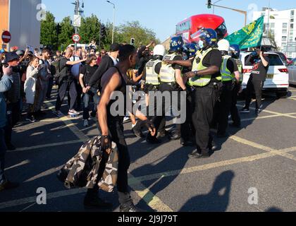 Die Stimmung ist am Ende des Anti-Blocking- und Anti-Impfstoffprotesten von „Unite for Freedom“ vor Shepards Bush aufgefallen. Featuring: Atmosphere where: London, United Kingdom Wann: 29 May 2021 Credit: Mario Mitsis/WENN Stockfoto