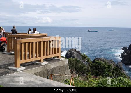 Shionomisaki, Kushimoto, Higashimuro District, Wakayama, Japan, 2022/01/05 , Ein großer Rasen von etwa 100.000 m2 breitet sich an der Spitze des Shionomisaki, Stockfoto