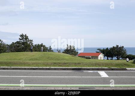 Shionomisaki, Kushimoto, Higashimuro District, Wakayama, Japan, 2022/01/05 , Ein großer Rasen von etwa 100.000 m2 breitet sich an der Spitze des Shionomisaki, Stockfoto