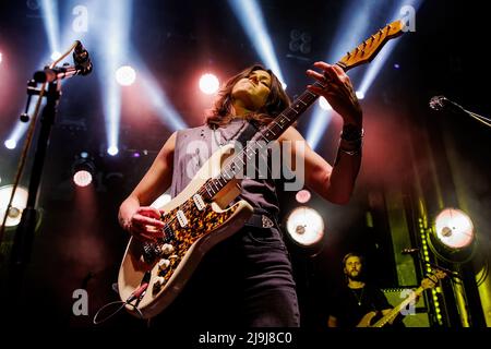 BARCELONA - MAI 14: Larkin Poe (Blues-Rock-Band) treten am 14. Mai 2022 auf der Bühne des Apolo in Barcelona, Spanien, auf. Stockfoto