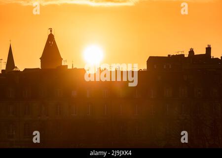 Der Sonnenuntergang in der europäischen Stadt Bordeaux, Frankreich Stockfoto