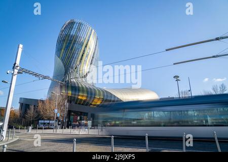 Die Cite du Vin in Bordeaux Frankreich während des Tages Stockfoto