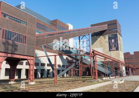 Essen, Deutschland - 26. März 2022: Blick auf die ehemalige Kokerei der Zeche Zollverein. Stockfoto