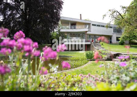 23. Mai 2022, Sachsen, Löbau: Das Einfamilienhaus 'Haus Schminke', 1932 vom Architekten Hans Scharoun für den Nudelhersteller Fritz Schminke aus Löbau erbaut. Foto: Sebastian Kahnert/dpa Stockfoto