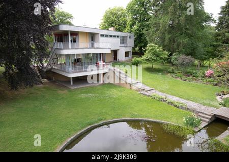 23. Mai 2022, Sachsen, Löbau: Das Einfamilienhaus 'Haus Schminke', 1932 vom Architekten Hans Scharoun für den Nudelhersteller Fritz Schminke aus Löbau erbaut. Foto: Sebastian Kahnert/dpa Stockfoto