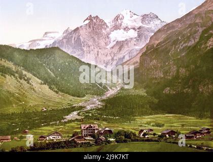 Hotel Victoria and Blüemlisalp, Kandersteg, Berner Alpen, Bern, Schweiz 1890. Stockfoto