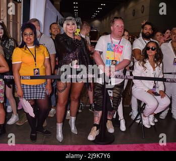 Teilnehmer der Rupaul DragCon 2022, Tag 1, die am Freitag, den 13. Mai 2022, im LA Convention Center in Los Angeles, Kalifornien, stattfand. Foto von Jeffrey Stockfoto