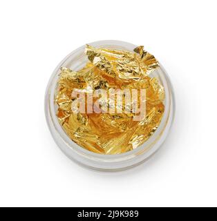 Draufsicht auf essbare Blattgoldflocken in Glasgefäß isoliert auf Weiß Stockfoto
