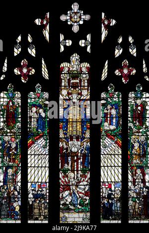 Das Erinnerungsfenster des „zweiten Weltkriegs“ von G.E.R. Smith (1947) mit seiner kraftvollen Botschaft der Hoffnung für die Zukunft, St Marks Church, Natland, Cumbria, Großbritannien Stockfoto