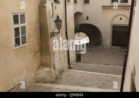 Rathaustreppe Hradčany (Radnické schody) im Stadtteil Hradčany in Prag, Tschechische Republik. Stockfoto