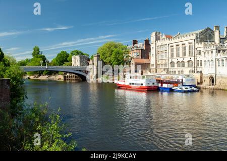 Frühlingsnachmittag auf dem Fluss Ouse in York, England. Stockfoto