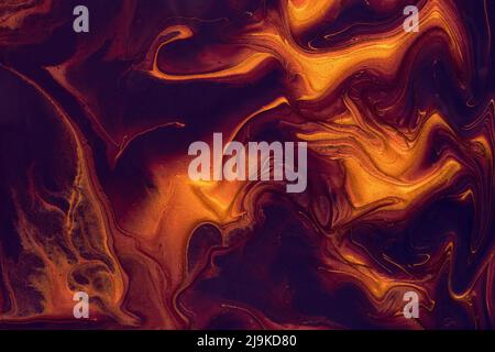 Abstrakte flüssige Kunst Hintergrund schwarz und orange Farben. Flüssiger Marmor. Acrylmalerei auf Leinwand mit goldenen Linien und Farbverlauf. Hintergrund für alkoholhaltige Tinte Stockfoto