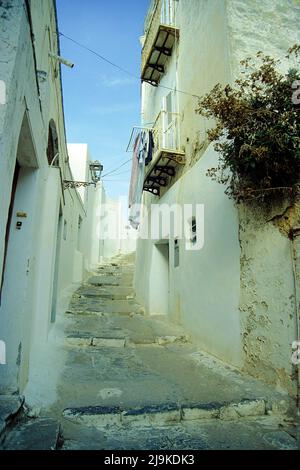 Treppe in einer Gasse in der Altstadt von Ponza, Insel, Süditalien, Italien, Tyrrhenisches Meer, Mittelmeer, Europa Stockfoto