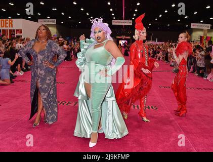 June Jambalaya (links), Deja Skye, Alyssa Hunter und Jasmine Kennedie während der Rupaul DragCon 2022, Tag 1, die im LA Convention Center in Los an stattfand Stockfoto