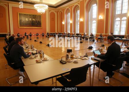 Berlin, Deutschland. 24.. Mai 2022. Gemeinsame Sitzung des Senats mit der Evangelischen Kirche Berlin-Brandenburg-schlesische Oberlausitz im Roten Rathaus. Quelle: Wolfgang Kumm/dpa/Alamy Live News Stockfoto