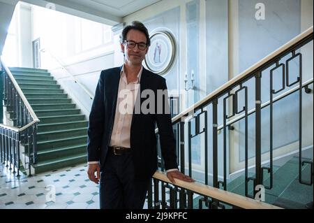 Berlin, Deutschland. 24.. Mai 2022. Sebastian Nordmann, künstlerischer Leiter des Konzerthauses Berlin, steht nach einer Pressekonferenz im Konzerthaus Berlin. Quelle: Christophe Gateau/dpa/Alamy Live News Stockfoto