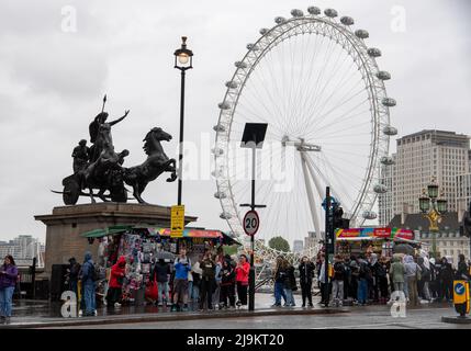 Westminster, London, Großbritannien. 11.. Mai 2022. Nach der Aufhebung der Covid-19-Beschränkungen kehren Touristen nach London zurück. Quelle: Maureen McLean/Alamy Stockfoto