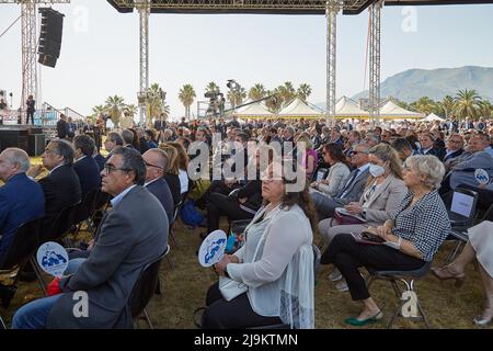 23. Mai 2022, Palermo, Sizilien, Italien: Vor dreißig Jahren tötete die sizilianische Mafia Richter Giovanni Falcone mit einer Bombe in Capaci, unter der Autobahn, die den Flughafen mit dem Zentrum von Palermo verband...Anti-Mafia-Strafverfolgungsrichter Falcone, seine Frau, Frau, Und drei Mitglieder seiner Polizeieskorte, Rocco Di Cillo, Vito Schifani und Antonio Montinaro, waren killed...Commemorazione des Massakers von Capaci im Foro Italiaco di Palermo, Sizilien (Foto: © Victoria Herranz/ZUMA Press Wire) Stockfoto