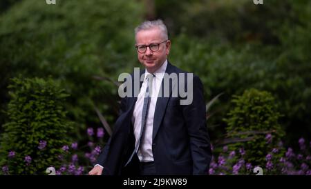 Downing Street, London, Großbritannien. 24 Mai 2022. Michael Gove MP, Staatssekretär für die Aufheitschaltung, Wohnungsbau und Gemeinschaften, Minister für zwischenstaatliche Beziehungen in der Downing Street für wöchentliche Kabinettssitzung. Quelle: Malcolm Park/Alamy Live News. Stockfoto