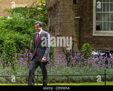 London, Großbritannien. 24.. Mai 2022. Boris Johnson, MP, Premierminister, trifft sich mit Tamim bin Hamad Al Thani, Emir von Katar, in der Downing Street 10, London Quelle: Ian Davidson/Alamy Live News Stockfoto