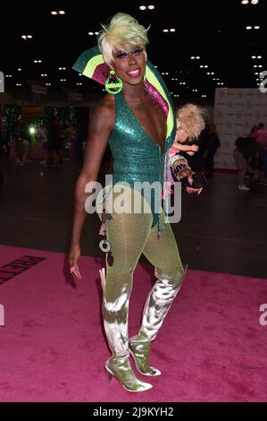 Teilnehmer an der Rupaul DragCon 2022, Tag 2, die am Samstag, 14. Mai 2022, im LA Convention Center in Los Angeles, Kalifornien, stattfand. Foto von Jeffrey Stockfoto