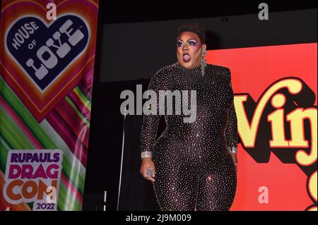 Essigschläge während der Rupaul DragCon 2022, Tag 2, die am Samstag, 14. Mai 2022, im LA Convention Center in Los Angeles, Kalifornien, stattfand. Foto von Stockfoto