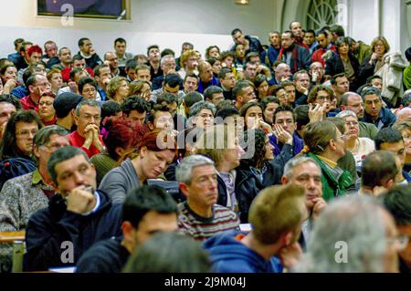 Paris, Frankreich, große Menschenmenge, Front, im Auditorium der Beaux Arts University, Meeting on Problem of HIV Prevention („Etats Generaux“) in Gay Community LGBTQI+ Stockfoto