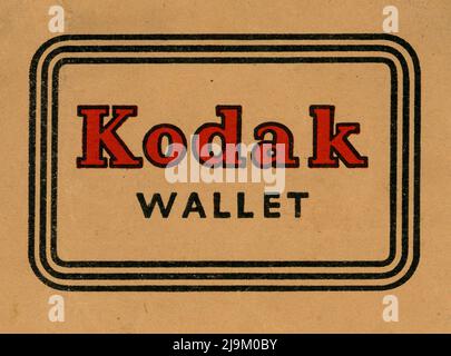 Das Kodak-Logo aus den 1930er Jahren auf einer originalen Fotottasche, die von einem britischen Kunden im Jahr 1937 in Großbritannien verwendet wurde Stockfoto