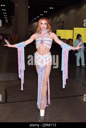 Jasmine Kennedie während der Rupaul DragCon 2022, Tag 2, die am Samstag, den 14. Mai 2022 im LA Convention Center in Los Angeles, Kalifornien, stattfand. Foto von Stockfoto