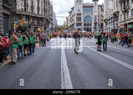 Barcelona, Katalonien, Spanien 09-11-2021: Nationaler Tag Kataloniens, besser bekannt als Diada. Die Parade steht kurz vor dem Start. Stockfoto