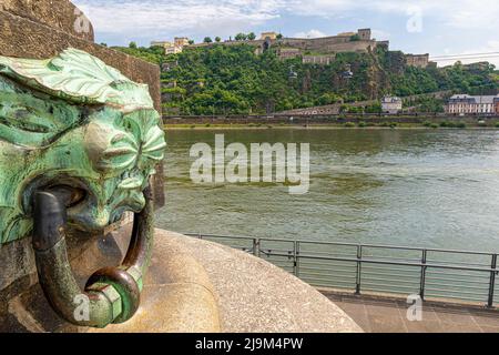 Die Festung Ehrenbreitstein in Koblenz. Wie vom Deutschen Eck gesehen. Stockfoto